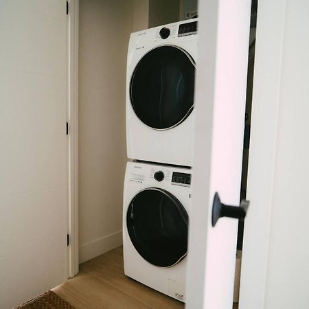Chic Cozy Retreat - 2Br - Stunning North End Views Apartment Халифакс Екстериор снимка